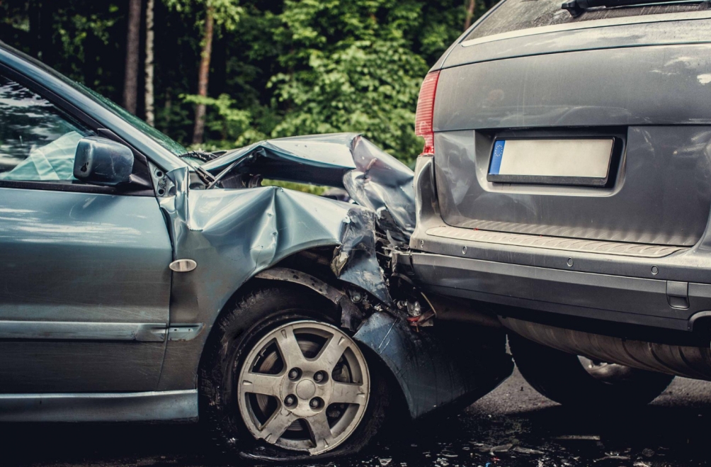Wypadek na obwodnicy Lublińca – niepewny los poszkodowanego i utrudnienia w ruchu drogowym